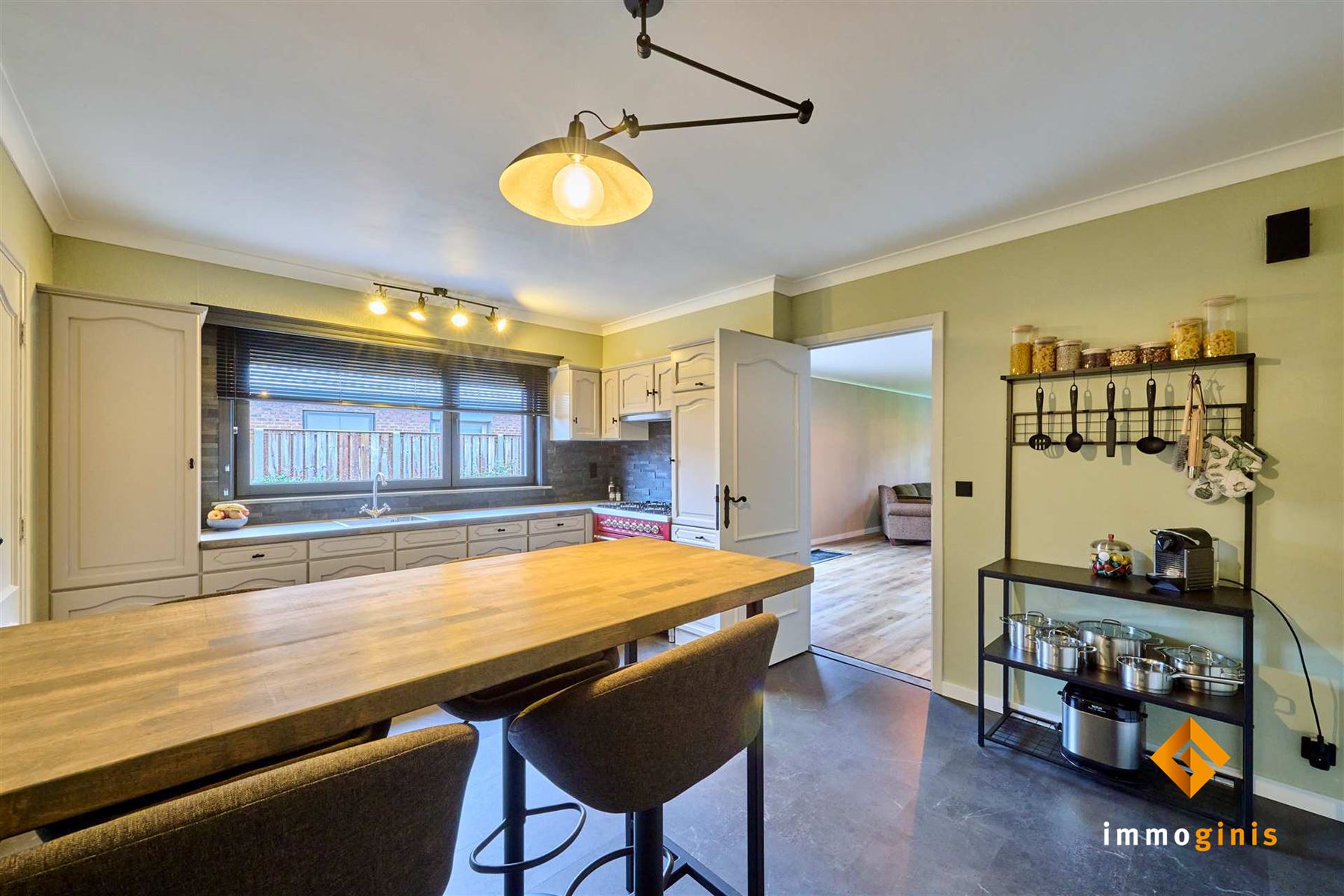 Verrassend ruime, gelijkvloerse woning met 3 slaapkamers en inpandige garage op een mooi perceel van 12a55ca!  - foto 5