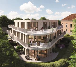 <p><span>Welkom thuis in residentie Marilyn. Wonen in het hartje van Puurs-Sint-Amands, vlakbij winkels, scholen, cultuur- en sportinfrastructuur.</span></p><p><span>De optimale bereikbaarheid dankzij de nabijheid van A12 en N16 is een extra troef.</span></p><p><span> </span></p><p><span>De moderne, doordachte architectuur met grote raampartijen uit aluminium garandeert een optimale lichtinval. </span></p><p><span>De vloerverwarming via een warmtepomp en het D-ventilatiesysteem zorgen voor een aangenaam binnenklimaat. Deze moderne technieken garanderen dankzij de combinatie met privatieve zonnepanelen een laag energieverbruik.</span></p><p><span> </span></p><p><span>Deze penthouse omvat een inkomhal, wc, aangename leefruimte (33,3m²) met open keuken, bergruimte, 3 slaapkamers (2,40 x 2,39m; 3,58x 1,99m; 3,98 x 2,88m), badkamer met dubbele wastafel en bad, een douche kamer met wastafel en een mooi terras van 34,4m². </span></p><p><span> </span></p><p><span>De residentie beschikt over veilige fietsenstalling, overdekte parkeerplaatsen en garageboxen.</span></p><p><span> </span></p>