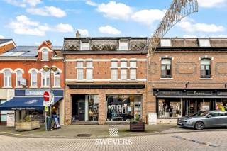 Voor meer info en foto’s, surf naar www.swevers.be – instapklaar handelspand met veel potentieel in het centrum van Beringen. Dit commerciële pand...