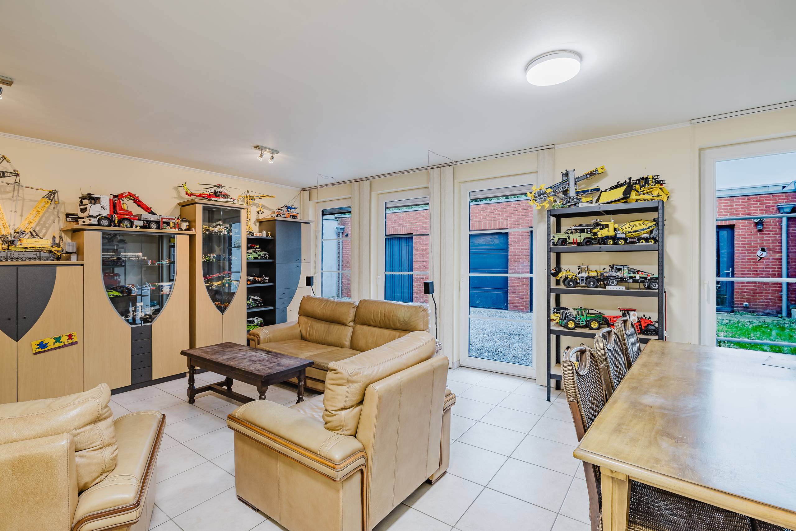 INSTAPKLAAR GELIJKSVLOERS APPARTEMENT MET GARAGE &amp; STADSTUIN - foto 3