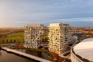 In hartje Waregem, vlakbij de commerciële stadskern vinden we dit exclusief appartement terug, gelegen op de 11de verdieping van de...
