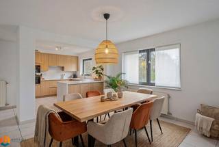 Een uitzonderlijke opportuniteit: deze tijdloze ruime woning biedt het potentieel om volledig omgevormd te worden tot een villa met zes...