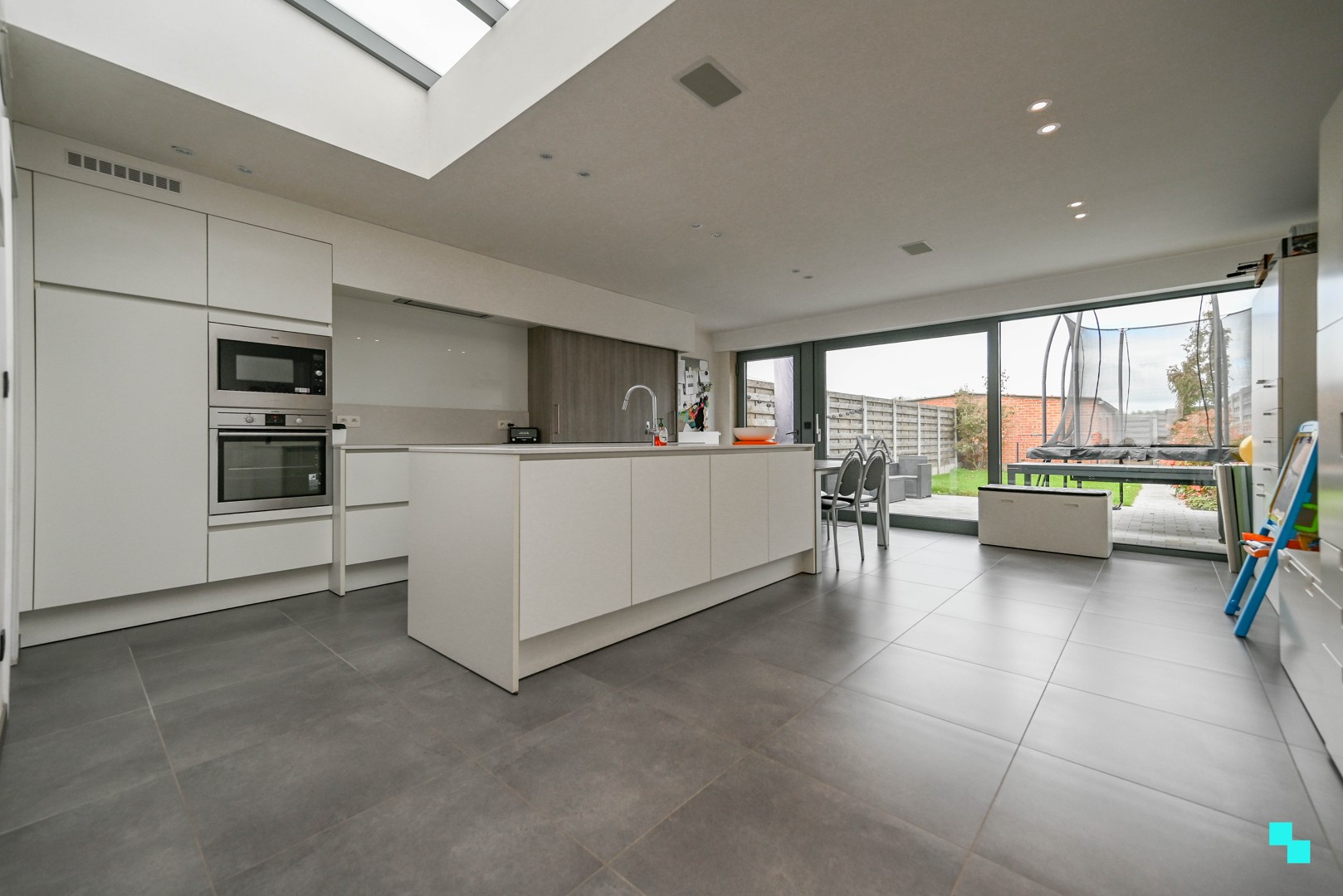 Recent gerenoveerde gezinswoning te Sint-Eloois-Winkel - photo 2