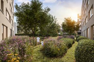 <p><strong><em><span>DEZE ZOMER NOG UW NIEUWE THUIS IN RESIDENTIE TAMBOER <br />Kom nu het modelappartement ontdekken!</span></em><br /><br />Tamboer– Een gezellig thuis om buitengewoon te leven.<br /></strong>In het bruisende hart van Turnhout, waar geschiedenis en stadsleven elkaar ontmoeten, verrijst op dit moment <strong>Residentie Tamboer: </strong>Een stijlvolle nieuwbouwresidentie die naam en inspiratie ontleent aan de tamboer: de trommelaar die het ritme aangeeft en de stoet voorgaat. Net als de tamboer, zet dit project de toon voor modern en comfortabel stadswonen.</p>
<p><strong>De maat van het stadsleven<br /></strong>Residentie Tamboer ligt binnen de ring van Turnhout, omringd door water, groen, en wandelpaden. Alles wat Turnhout te bieden heeft, bevindt zich op wandelafstand: van de Grote Markt, tot het Stadspark. Hier woont u middenin het kloppende hart van de stad, zonder in te boeten op rust en privacy.</p>
<p><strong>Architectuur met karakter<br /></strong>Het ontwerp combineert eigentijdse lijnen met warme materialen en groene gevels, waardoor het gebouw naadloos aansluit bij de levendige stadsomgeving. Grote ramen zorgen voor overvloedig daglicht en een open gevoel, en op de échte leefterrassen wordt het heerlijk vertoeven. Elk appartement is doordacht ingedeeld, met aandacht voor ruimte, comfort en energie-efficiëntie.</p>
<p><strong>Troeven op een rij<br /></strong><strong>Centrale ligging</strong> – op enkele stappen van winkels, horeca en openbaar vervoer<br /><strong>Moderne afwerking</strong> – kwalitatieve materialen en tijdloos ontwerp<br /><strong>Energiezuinig wonen</strong> – lage energiekosten en toekomstgerichte technieken<br /><strong>Privé buitenruimte</strong> – Een écht leefterras bij elk appartement<br /><strong>Ondergrondse parkeermogelijkheid én grote fietsenstalling</strong></p>
<p><strong>Leef mee op het ritme van Turnhout</strong><br />Of u nu houdt van het levendige stadsleven of van rustige momenten thuis: in Residentie Tamboer bepaalt u zelf het tempo. Dit is dé kans om te wonen of investeren op een locatie waar comfort, stijl en stadsdynamiek samenkomen. <strong>De werken zijn volop aan de gang en de oplevering wordt verwacht in september '26. </strong><br /><br /><strong>Oppervlaktes en prijzen</strong><br />Er zijn verschillende appartementen, met keuze uit <strong>2 of 3 slaapkamers en riante (hoek)terrassen.</strong> Oppervlaktes beginnen vanaf 89m² en gaan tot 121m², telkens exclusief de ruime terrassen tot maar liefst 61m². <strong>Prijzen starten in deze fase vanaf € 271.400,</strong> excl. parking en aankoopkosten. <br /><br /><strong><span>Inmiddels is ook fase 2 gelanceerd:</span> Hier starten de prijzen vanaf € 227.900 voor oppervlaktes vanaf 69 m², </strong>exclusief parking en aankoopkosten. Een aantal appartementen zijn uitermate geschikt als <strong>investering</strong>. En ook <strong>starters </strong>of <strong>alleenstaanden </strong>vinden hier zeker hun ding.<br /><br />Kortom, voor ieder wat wils!</p>
<p><strong>Wie is de projectontwikkelaar?</strong> DC Belgium is al decennia een toonaangevende ontwikkelaar in heel het land. Zij behoren tot de top van de Belgische vastgoedontwikkelaars en staan voor betaalbare kwaliteit, een gevarieerd woonaanbod en veel aandacht voor groen. Deze jarenlange ervaring garandeert gemoedsrust: U bent verzekerd van een persoonlijke begeleiding doorheen het volledige aankoopproces en een afwerking tot in de puntjes, naar uw smaak en budget. <br /><strong><span><br /><span>U geniet bij uw aankoop een volledige wettelijke bescherming dankzij de Wet Breyne (woningbouwwet). We lichten dit graag persoonlijk toe, of u kan alvast meer informatie nalezen via www.deboerenpartners.be/wet-breyne </span></span><br /><br /></strong></p>