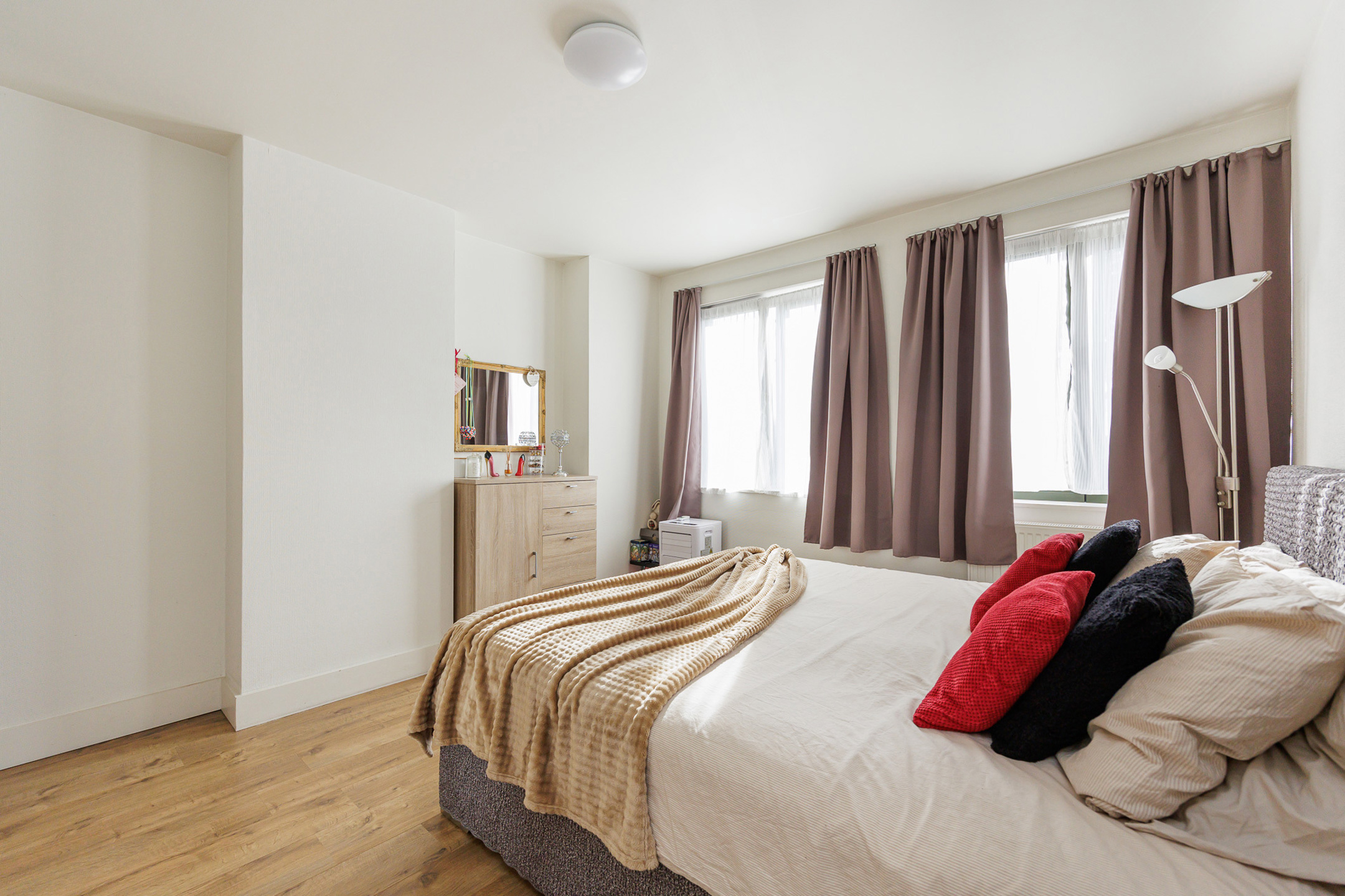 Gerenoveerde rijwoning met 4 slpks. Epc 174 kWh/m² (Label B) - foto 4