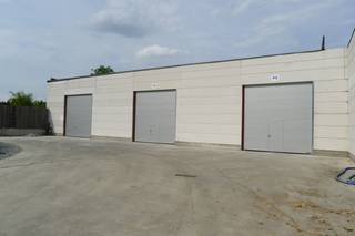 Magazijn van 416 m² te huur op een goed bereikbare locatie te Elverdinge.De ruimte heeft een vrije hoogte van 6,50 m en is toegankelijk via een...