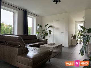 Deze halfopen, nieuwe BEN-woning (bijna-energieneutraal) is gelegen in een nieuwe en rustige verkaveling vlakbij het centrum van Beerse. Hier heb...