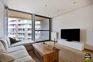 Op de derde verdieping van het prestigieuze woonproject ‘De Eenhoorn’ vinden we dit prachtig afgewerkte appartement met een bewoonbare oppervlakte...