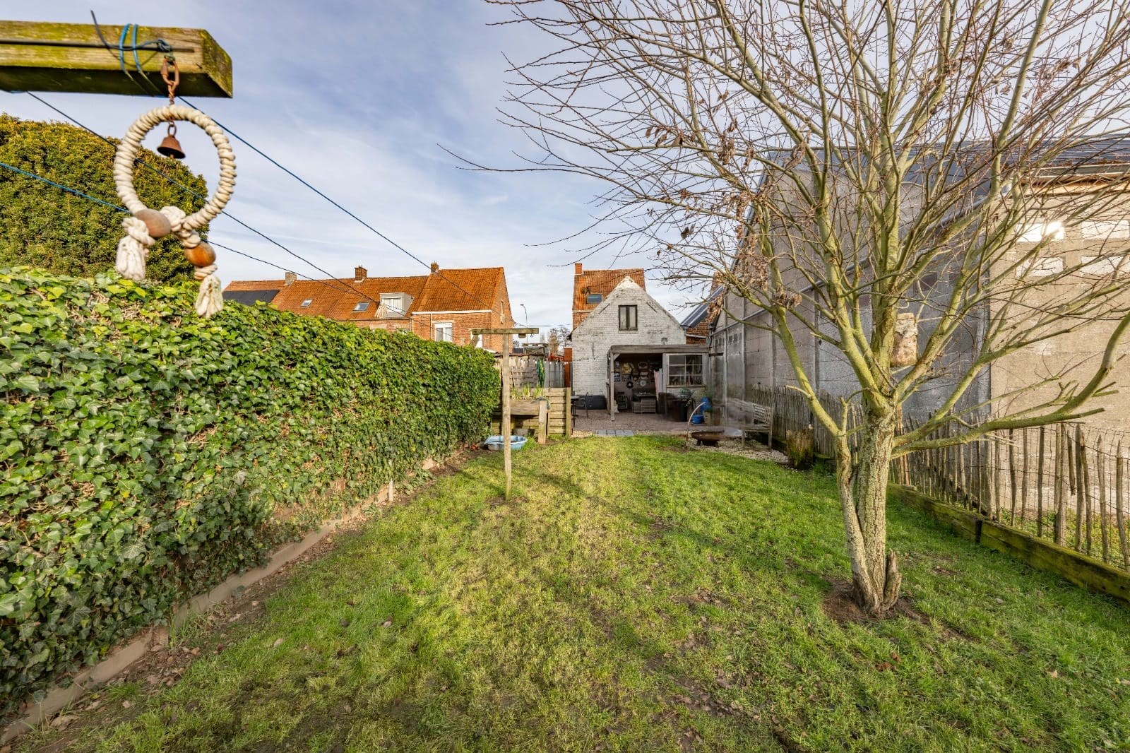 GROTENDEELS GERENOVEERDE GEZINSWONING 2006 MET 3 SLPKS EN TUIN - foto 2