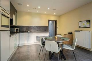 Deze leuke en zeer ruime woning in Bavikhove is recent gerenoveerd en heeft alle troeven die een gezin verlangt. Een mooie inkomhal met een...