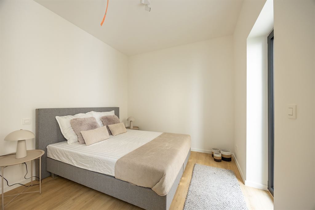 Hoogwaardig gerenoveerd app met 2slpk en tuin - foto 4