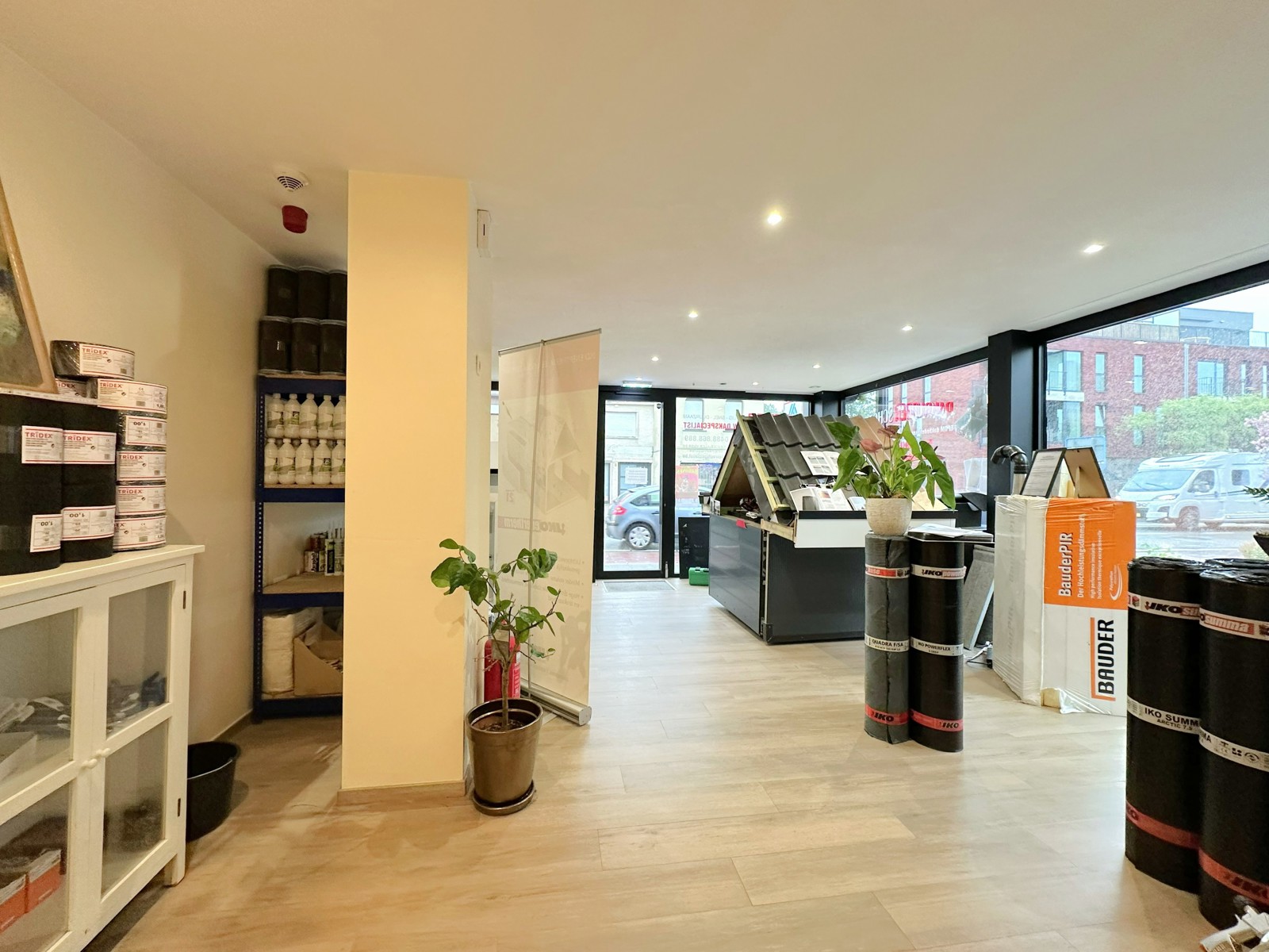 Handelsgelijkvloers 88m² in het centrum - foto 5