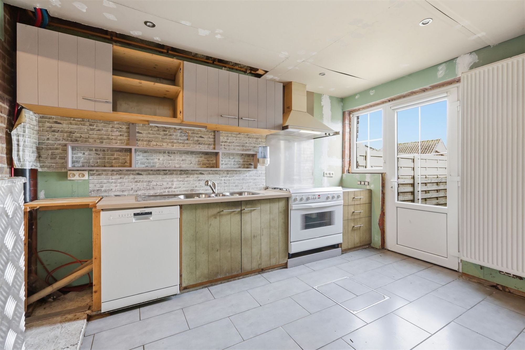 Te renoveren gezinswoning op rustige ligging in Koekelare - foto 4