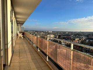 Dit appartement gelegen op de Frans De Vriendtstraat te Berchem, ideaal gelegen van invalswegen, scholen, winkels en dicht tegen de stad...