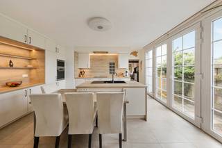 Goedgelegen, charmante woning met 5 slaapkamers en tuin. Deze ruime woning is ideaal voor wie op zoek is naar een woning met veel ruimte en een...