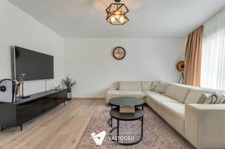 <p><span>Recent gerenoveerd appartement (95m²) met 2 slaapkamers te As.</span></p><p><span> </span></p><p><span>Belangrijkste troeven: </span></p><p><span>- Centrale ligging</span></p><p><span>- Ramen, keuken en badkamer vernieuwd in 2023</span></p><p><span>- Uitstekend onderhouden</span></p><p><span>- 2 autostaanplaatsen</span></p><p><span>- 2 hele ruime slaapkamers</span></p><p><span>- Airco</span></p><p><span>- Kelderberging van 20m²</span></p><p><span>- Geen gemeenschappelijke kosten </span></p><p><span> </span></p><p><span>Bekijk zeker ook de grondplannen met de afmetingen. Zo krijgt u van thuis uit al een perfect beeld van wat dit appartement te bieden heeft!</span></p><p><span> </span></p><p><span>Wenst u meer info of een vrijblijvende bezichtiging, contacteer dan ons kantoor op het nummer 011 85 15 15 en wij helpen u graag verder.</span></p>