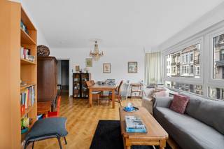 The apartment is located on the 1st floor and within walking distance of the Sint-Pietersstation and the center of Ghent, surrounded by local...