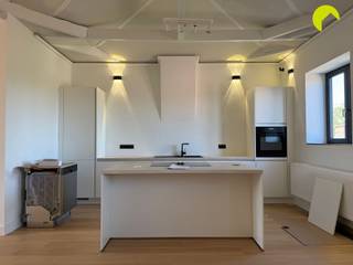 Langs de Antwerpsesteenweg 45 in Hoboken bevindt zich deze unieke loft in het centrum, gelegen in een karaktervol gebouw. De loft combineert...