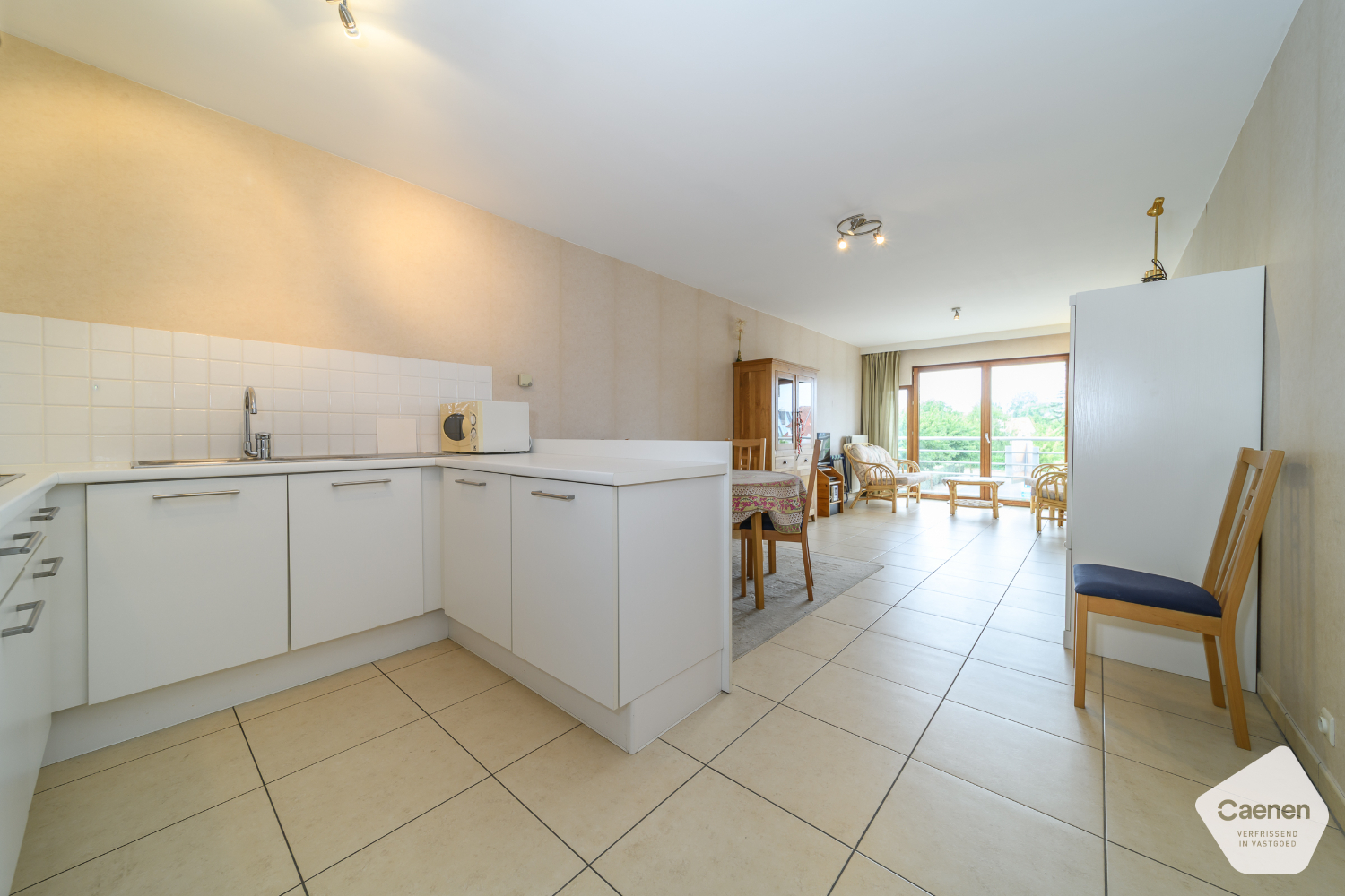 Zongerichte, recente studio met staanplaats en kelder in hartje Sint-Idesbald - foto 2