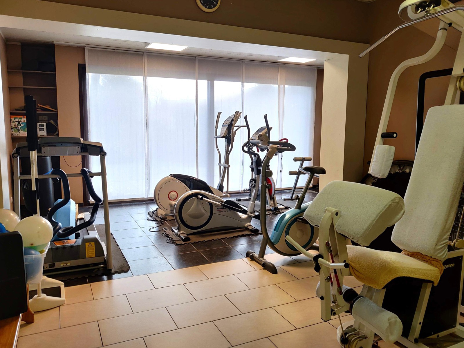 Handelsruimte / kantoorruimte met parking - foto 4