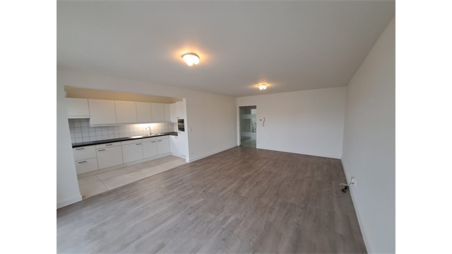 Een vernieuwd appartement op de eerste verdieping met autostaanplaats - foto 5