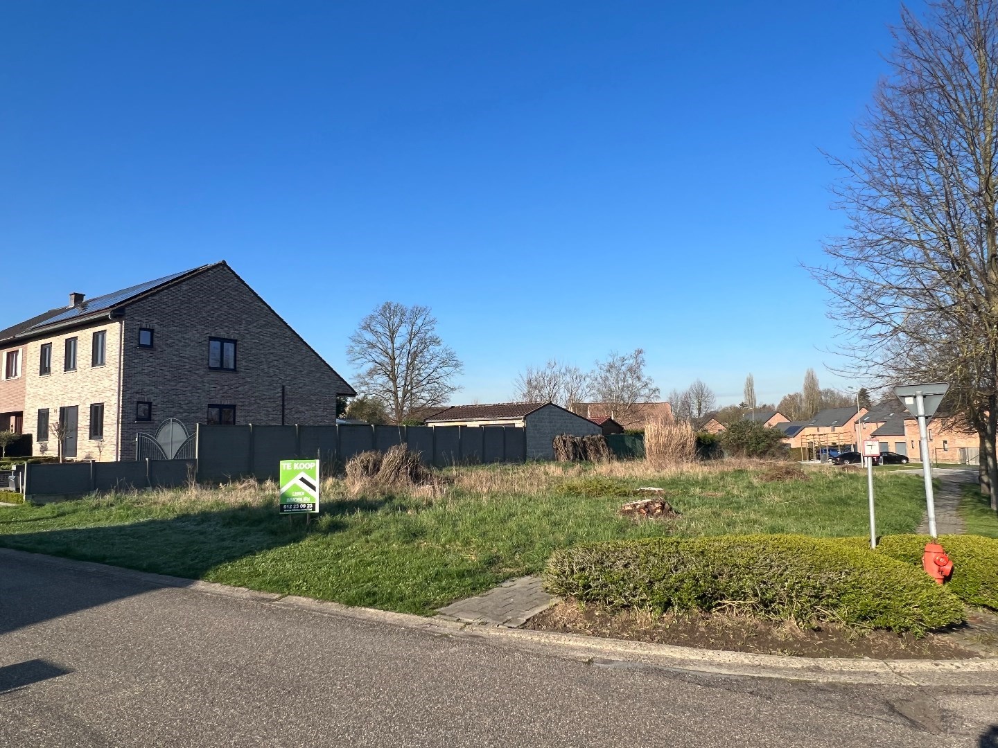 RUIM PERCEEL BOUWGROND OP RUSTIGE LIGGING IN STADSRAND - foto 3