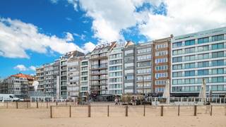 Appartement une chambre à coucher situé sur la place Rubens, avec une vue imprenable sur la plage et la mer. Situé à distance de marche des...
