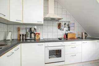 Studio-appartement met zolder in een kleinschalig gebouw te Schoten. Op wandelafstand van scholen, winkels, openbaar vervoer en het Cogels Park...