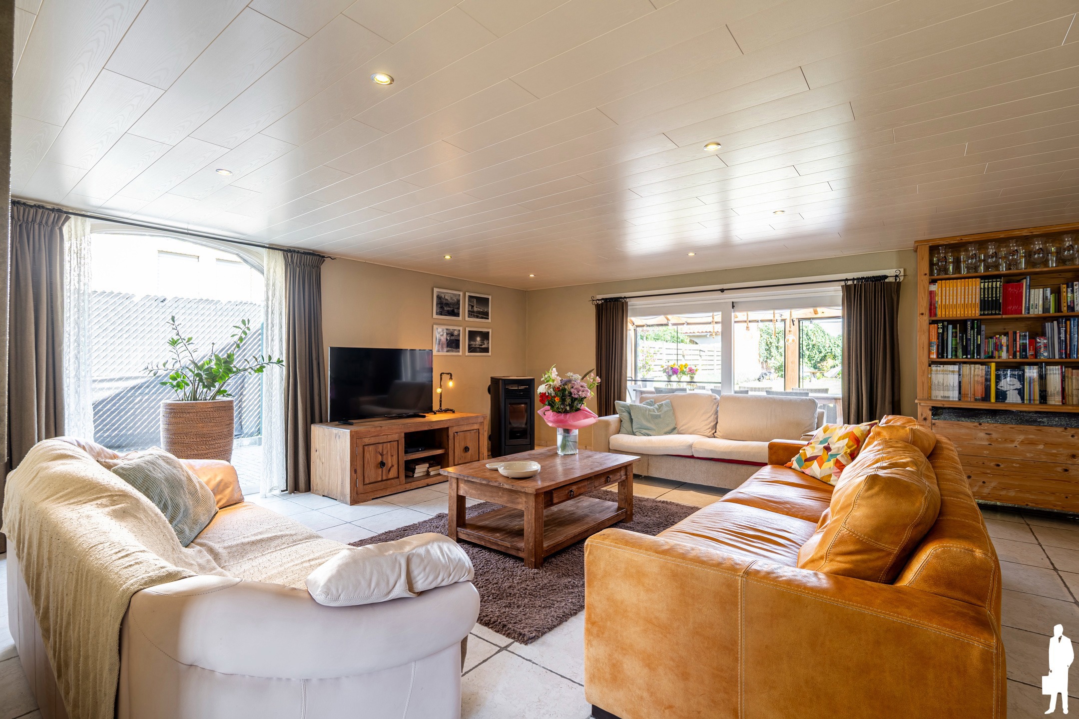Vrijstaande villa met 4 slpk. gelegen op de dijk van kanaal  - foto 5