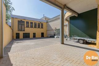 AALST - Magazijn met centraal gelegen bel-etagewoningOp slechts 45 meter van het bruisende stadscentrum van Aalst bevindt zich deze verrassend ruime...