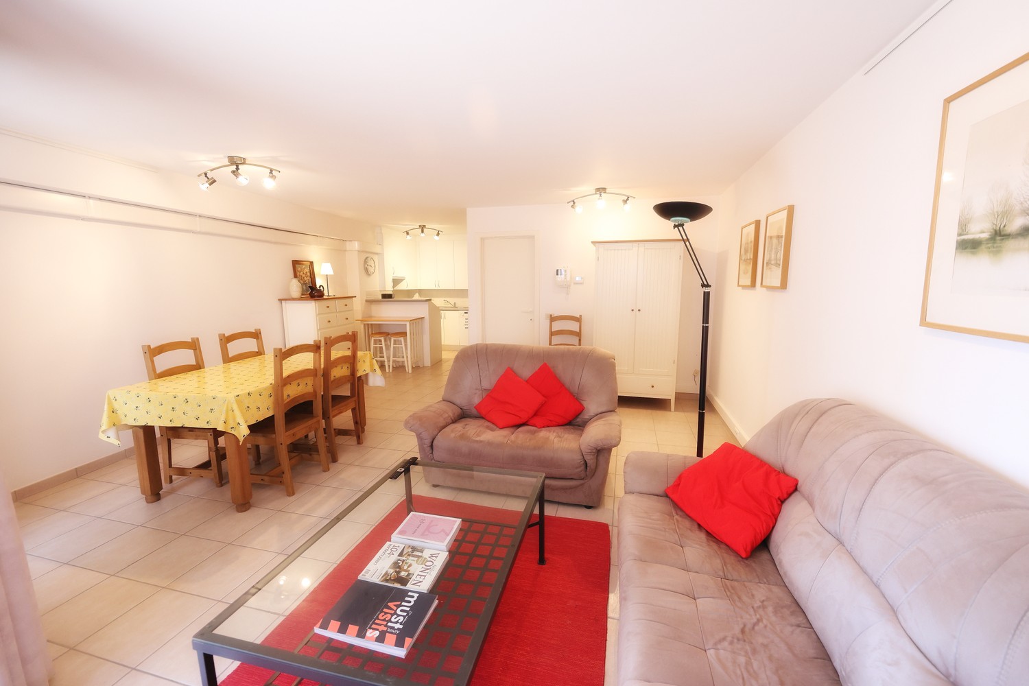 Ruim 2-slaapkamer appartement met riant zonneterras en staanplaats nabij de Zeedijk te Oostende-Mariakerke! - foto 4