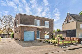 Wanneer u op zoek bent naar gezelligheid, veel potentieel en dé ideale tuin is dit een unieke kans.Deze gezinswoning werd gebouwd op een zonovergoten...