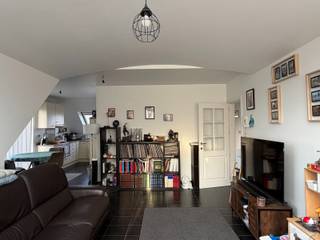 Mooi appartement met 1 slpk en terras te Herenthout! <br /><br />Dit appartement bestaat uit een inkomhal met apart gastentoilet, een lichtrijke woonkamer, keuken met eetruimte, één ruime slaapkamer (met inbouwkast), badkamer (voorzien van douche, wastafel en aansluiting voor wasmachine), aparte berging, zolder (zonder vaste trap), ruim aangenaam terras en buitenautostaanplaats.<br /><br />De huurprijs bedraagt 700 euro per maand. Er zijn geen gemeenschappelijke kosten!<br /><br />Alle verbruik is individueel. <br /><br />Het appartement is beschikbaar vanaf 01/01/2027 en kan eventueel nog overeengekomen worden voor een vroegere termijn! <br /><br />De EPC-waarde bedraagt 283 kWh/m² (Label C). <br /><br />Hebt u interesse in dit mooie appartement te Herenthout? <br />Contacteer ons via info@debaco.be of bel ons op 014/73.77.77 voor een bezoek ter plaatse!