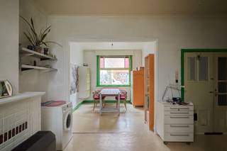 In de Paddeschootdreef 121 in Sint-Niklaas ontdek je deze charmante woning met enorm potentieel, ideaal voor wie zijn eigen woonverhaal wil...