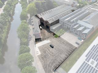 <strong>Vlieg mee door dit pand: https://www.youtube.com/embed/NyQjk3U-Iik</strong><br /><br /><strong><span>Praktische </span></strong><strong>INDUSTRIËLE LOODS (4.400M²)</strong><strong><span> en </span></strong><strong>VOLDOENDE PARKEERRUIMTE (+-1.400M²)</strong><strong><span> in </span></strong><strong>INDUSTRIEGEBIED</strong><strong><span> te Eeklo. Loods met mogelijkheid tot </span></strong><strong>TUSSENVERDIEP</strong><strong><span>, </span></strong><strong>VERDEELD OVER 3 BEUKEN</strong><strong><span> en voorzien van </span></strong><strong>2 GROTE SECTIONALE POORTEN (ELK 6M X 6M) </strong><strong><span>en een </span></strong><strong>LIFTKOKER</strong><strong><span>. Hierbij geniet u van een </span></strong><strong>VLOTTE BEREIKBAARHEID</strong><strong><span> via de </span></strong><strong>N9 (OOSTENDE-GENT) EN VLAKBIJ DE N49 (KNOKKE-ANTWERPEN).</strong><br /><br /><strong><span>Adres: Nijverheidskaai 7 te Eeklo</span></strong>