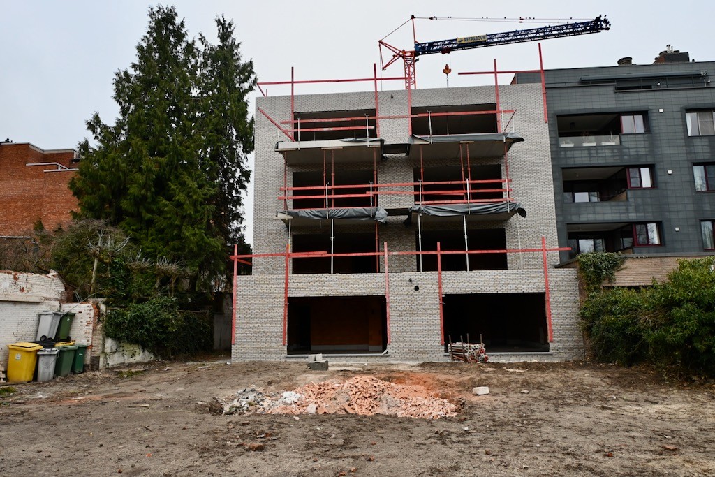 Leuk gelijkvloers appartement met 1 slaapkamer en tuintje ! - foto 1