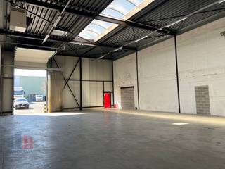 Opslagruimte met een totale oppervlakte van 318 m² en 130 m² kantoorruimte te Zaventem.Uitstekend gelegen in het Brixton Business Park vlak bij de...