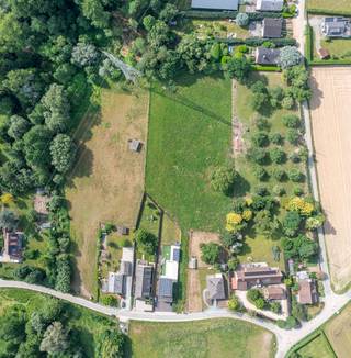 Deze uitzonderlijke bouwgrond van 66a in Schepdaal biedt een unieke kans om een villa te bouwen op een locatie waar rust, privacy en natuur...