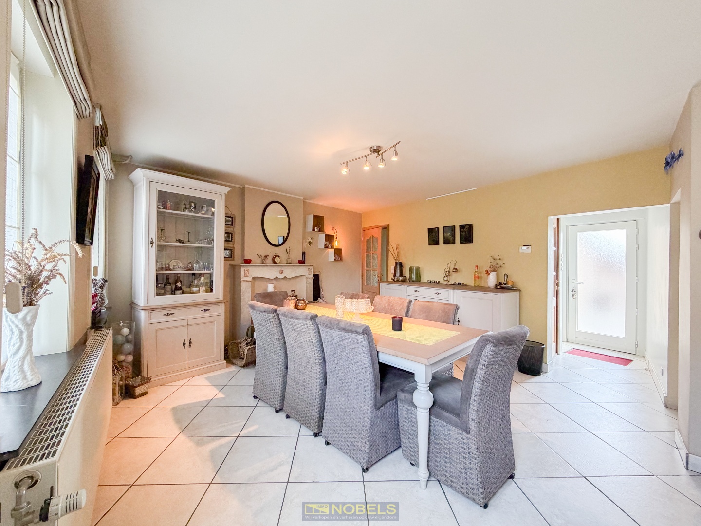 Te koop, Ruime gezinswoning met 4 slaapkamers en dubbele garage te Zottegem! - foto 4