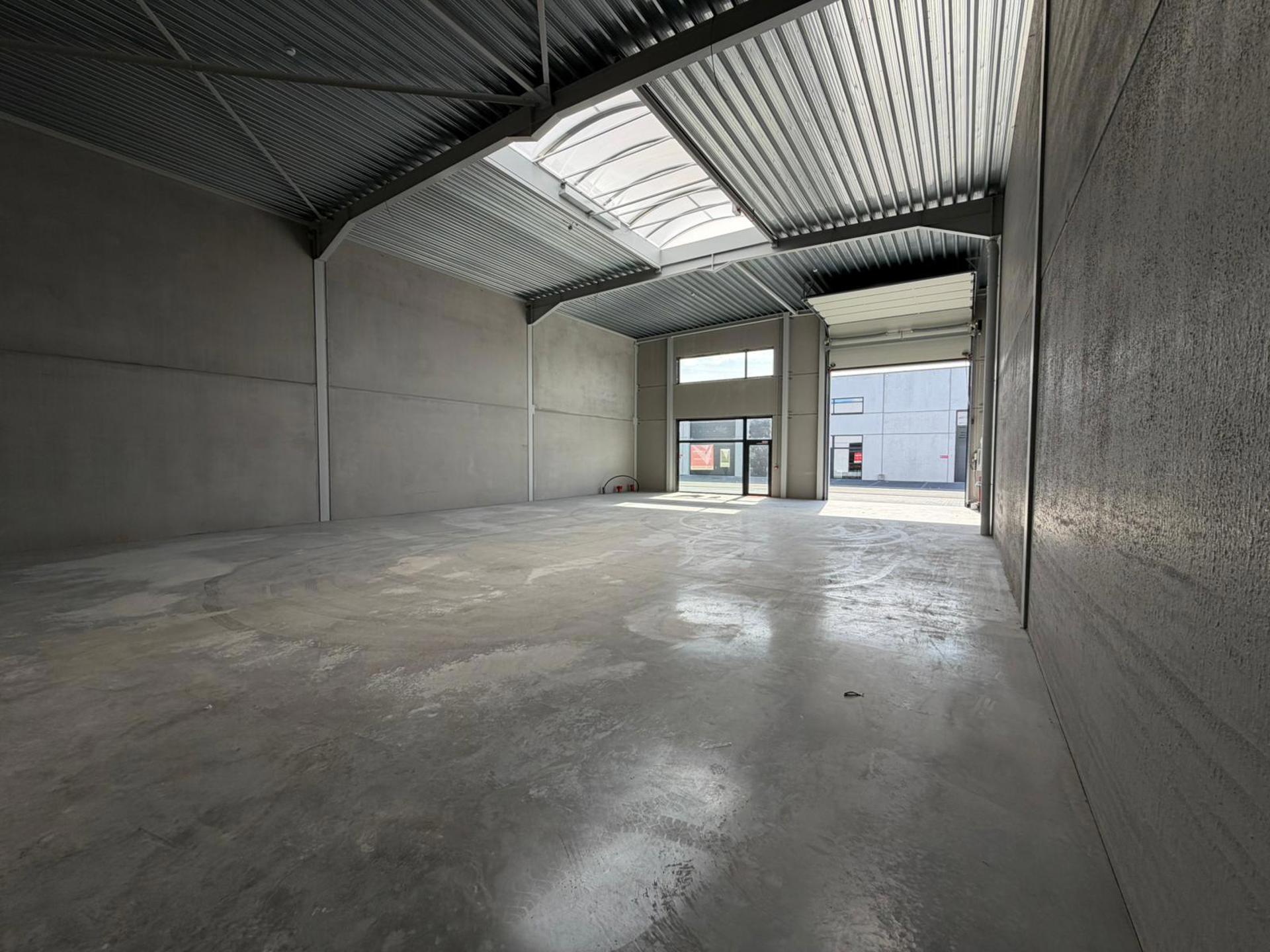 KMO-unit met een opp van 246m2! ONMIDDELLIJK BESCHIKBAAR - foto 3