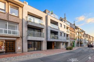 The sunny, maintenance-friendly garden is an absolute asset and provides a unique living experience in the center.The property is offered through the Pre-sale formula. On 09/05/2026 between 10:00 and 12:00, you can come visit the property by appointment and make an offer. The listed price is a starting price. For further information, please contact the property agent.Register of measures: no