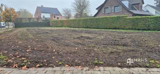<p><span>Perceel van 688m² op top locatie in Kalmthout vlakbij het het winkel centrum De Beek!! Grond voor open bebouwing bekijk impressies op <span>www.hansimmo.be</span></span><span> . Voor alle info: bel 03/290.30.30</span></p><p><span> </span></p>