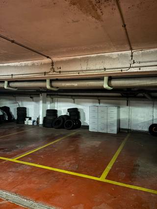 Ondergrondse autostaanplaats te koop topligging in Antwerpen-BerchemIn de Potvlietlaan 10 bieden wij deze ondergrondse autostaanplaats nr. 54 aan,...