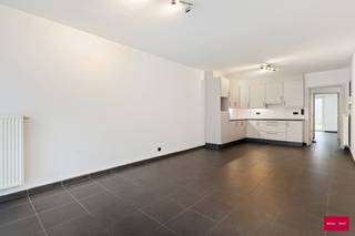 Bent u op zoek naar comfortabel en zorgeloos wonen? Dit gelijkvloers appartement combineert modern wooncomfort met een aangename privétuin –...