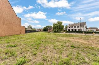Leuk perceel voor halfopen bebouwing op 07a 79ca met een zuidoostgeoriënteerde tuin op Verboekt in Klein-Vorst Laakdal. De ligging op fietsafstand...