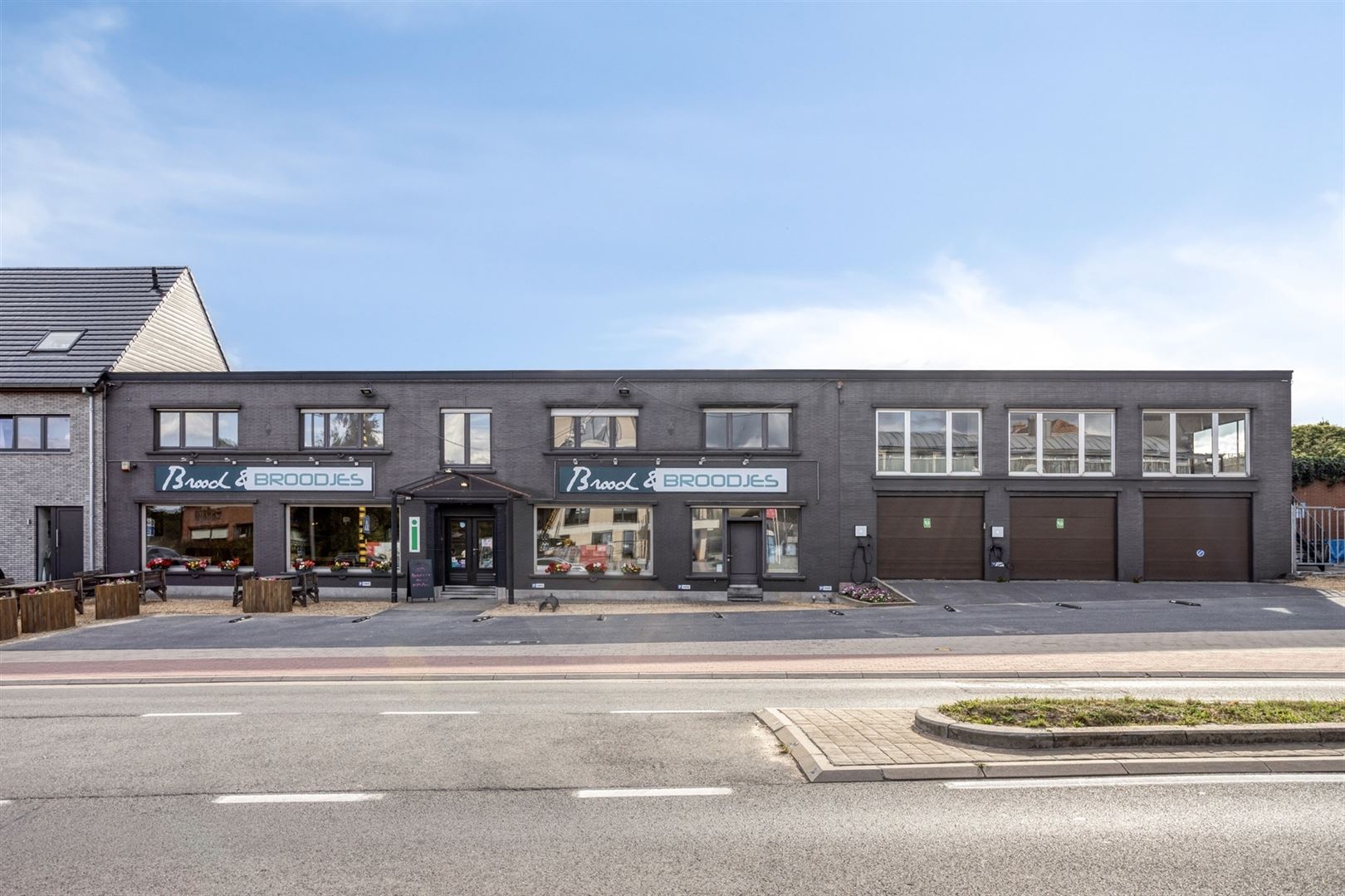 Bloeiende handelszaak met ruime woonst - foto 4