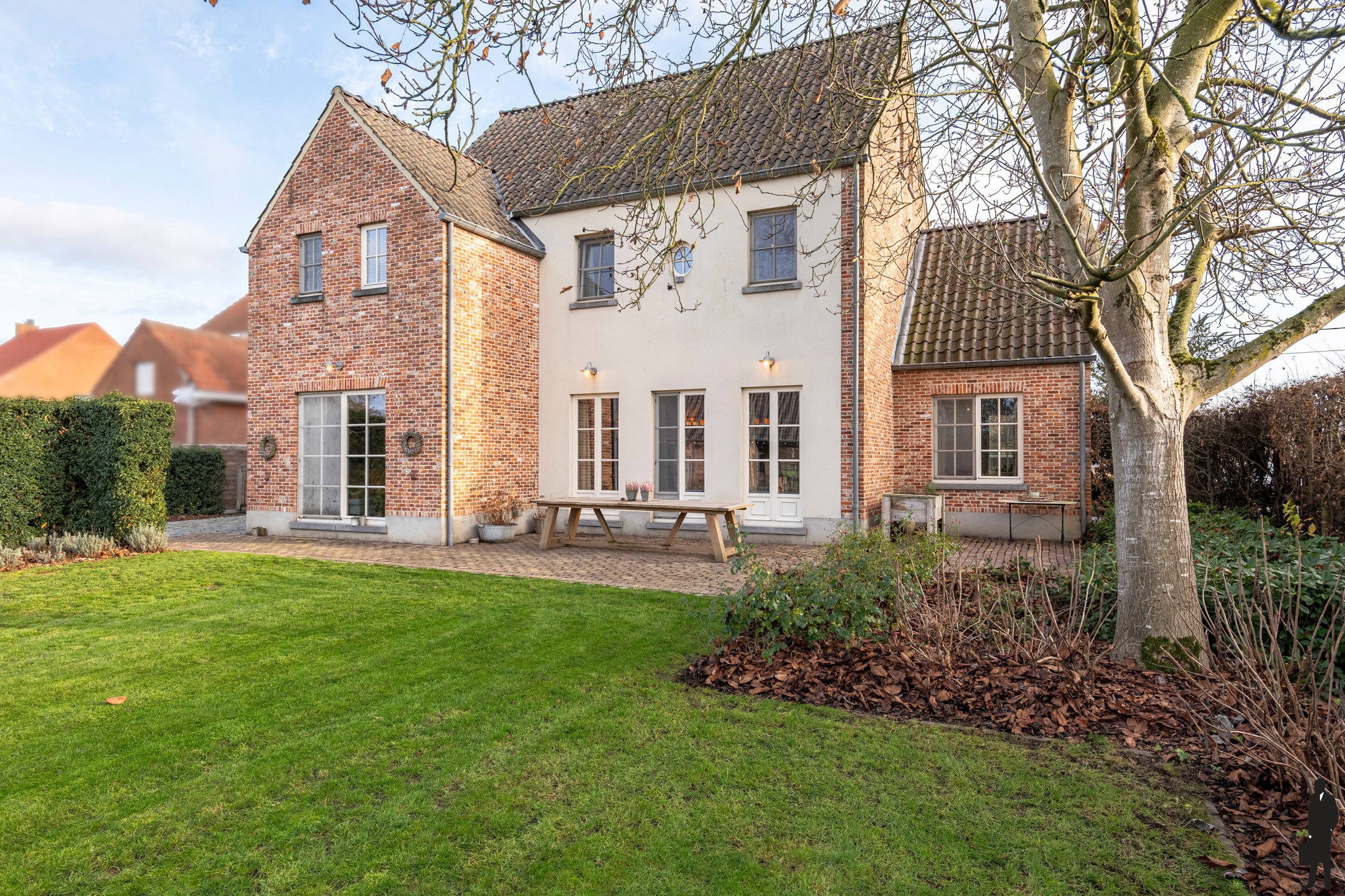 Villa met 4 tot 5 slaapkamers, weiland en paardenstallen (2) - foto 2