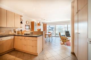 In the small-scale residence Azur with only 4 apartments, located on the Zeelaan in Koksijde, we offer you this beautiful apartment with...