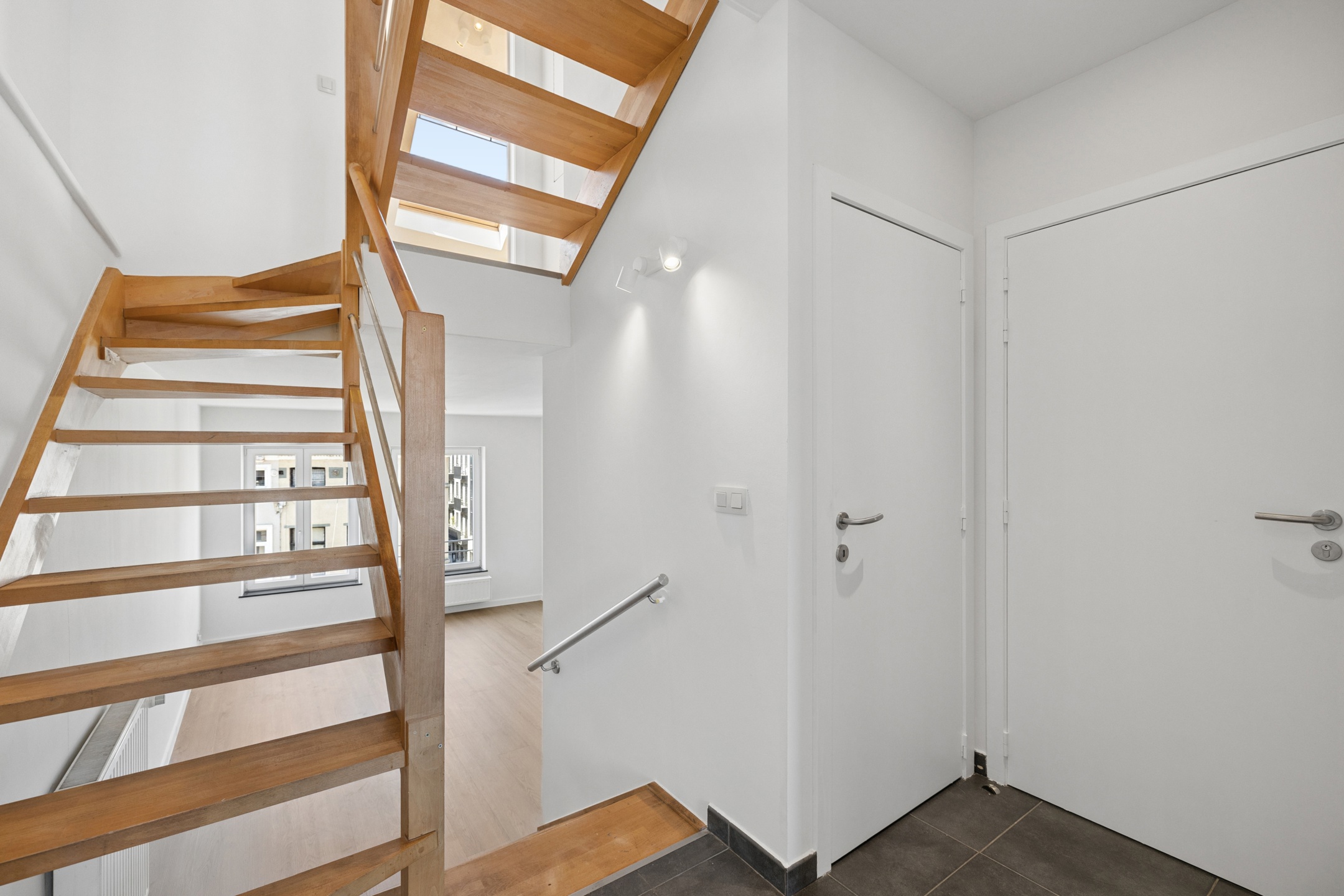 Gerenoveerd appartement met 2 slpkamers van ± 92m² - foto 5