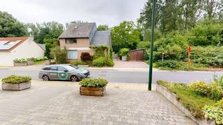 Gelijkvloersappartement met terras en garageboxIn een klein gebouw (4 appatementen), gebouwd in 2001,Rustig gelegen omringd door natuur, op het...